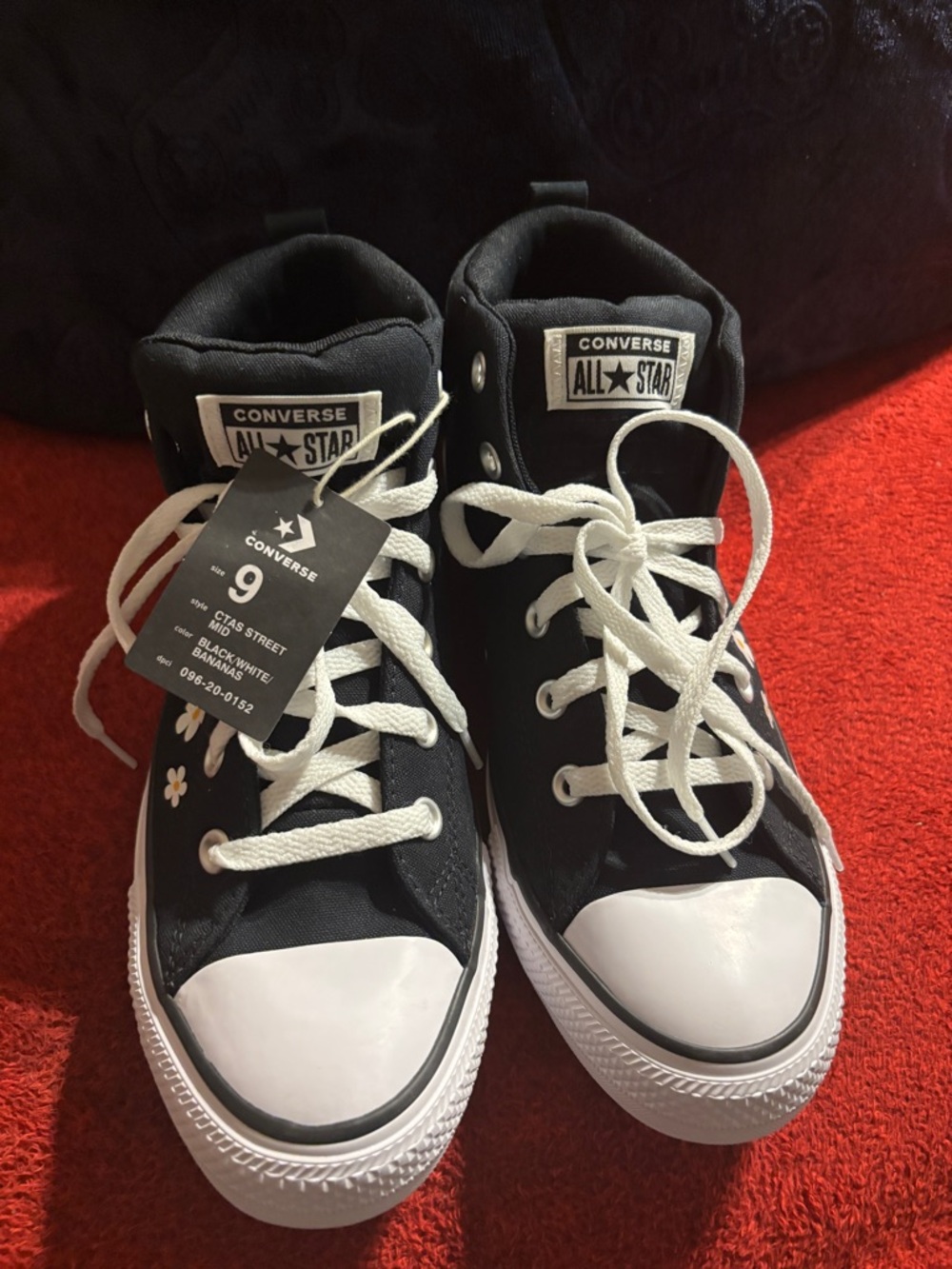 Converse Women’s Black Daisy Chuck Taylor All Star Mid Sneakers. Size 11 NWT - Picture 3 of 9
